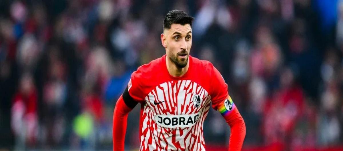 Official: Freiburg has signed a contract extension with 32-year-old left winger Vincenzo Grifo Official: Freiburg has signed a contract extension with 32-year-old left winger Vincenzo Grifo