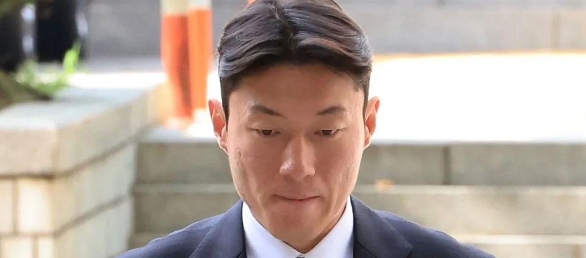 前诺丁汉森林前锋黄义助因非法拍摄性爱影片罪名成立而被韩国足总禁赛20年..