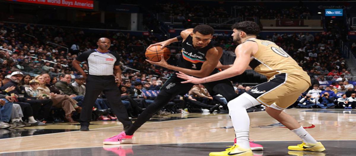 Fox scored 27 points and Kornet added 20, as the Spurs defeated the Wizards 124-113.