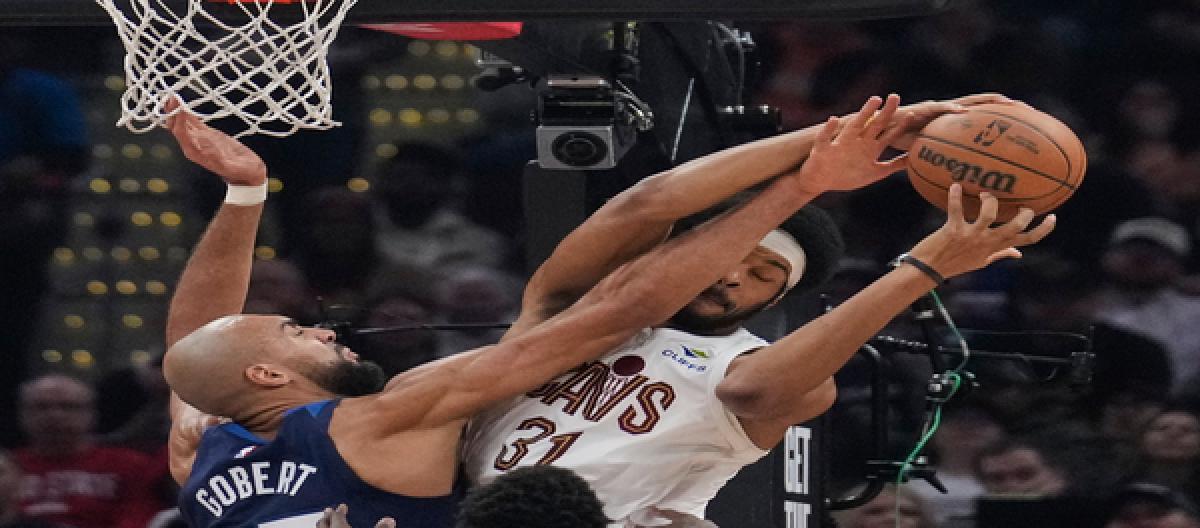 Mitchell contributed 28 points as the Cavaliers defeated the Timberwolves 146-134.