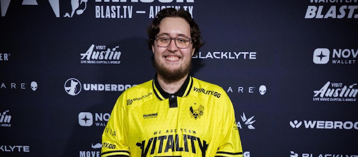 ZywOo was named TOP 1 in HLTV's 2025 Player of the Year, tying s1mple's record.