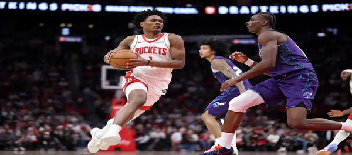 Durant's 31 points weren't enough to stop the Hornets from defeating the Rockets 109-99.
