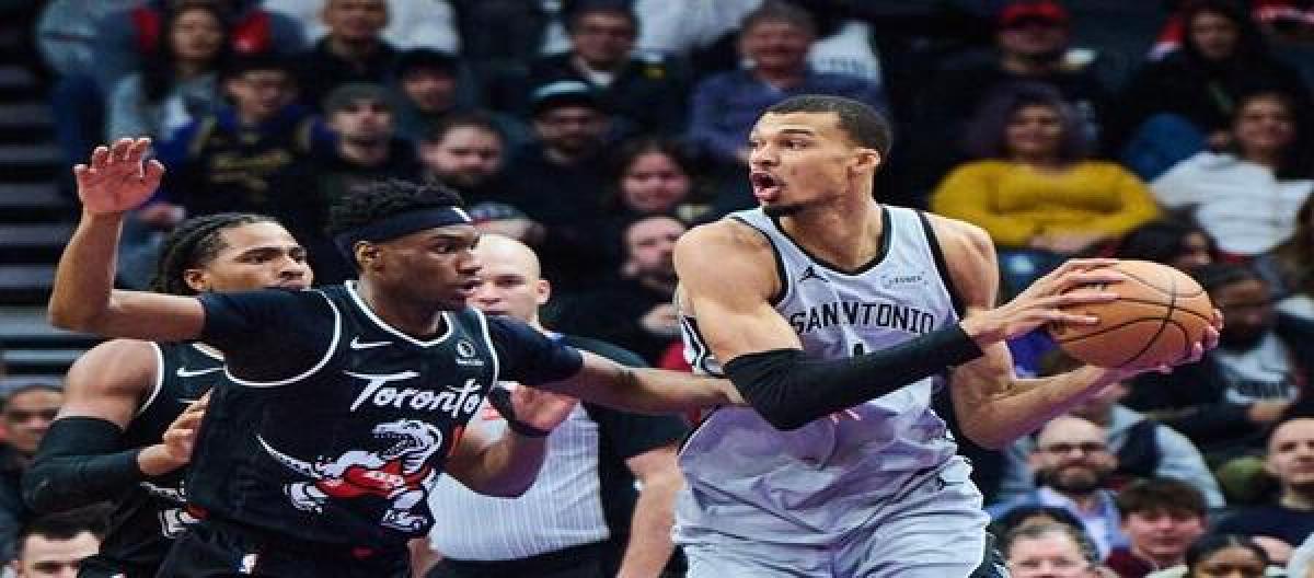 Ingram's 20 points weren't enough to save the Spurs from a 110-107 comeback victory over the Raptors.