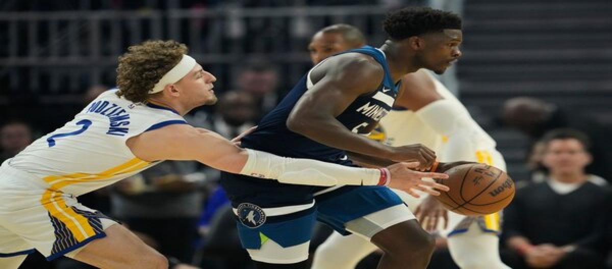 Edwards' 42-point outburst led the Timberwolves to a 127-117 victory over the Warriors.