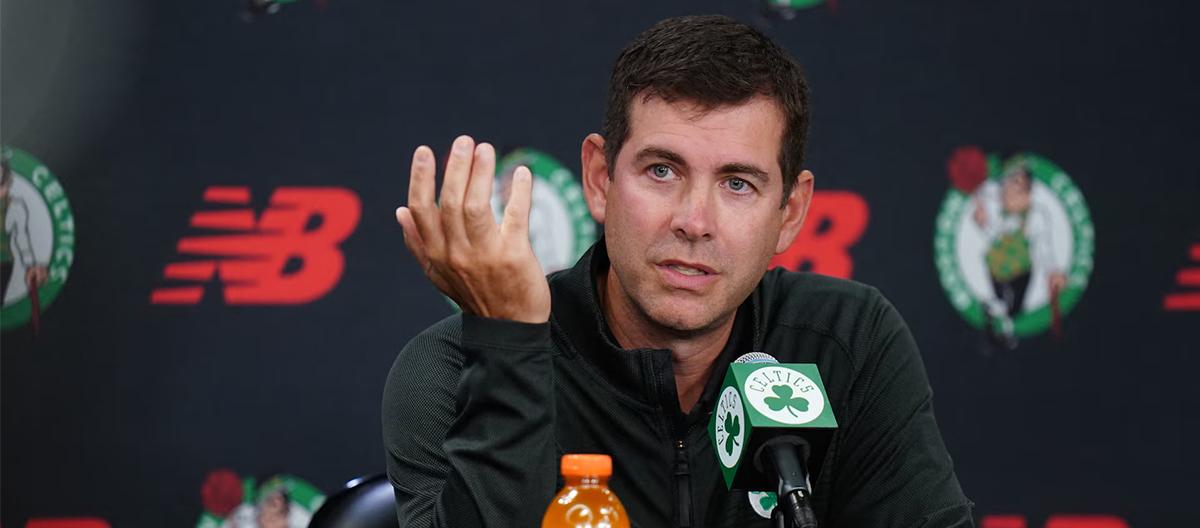 NBA官方：凯尔特人篮球运营总裁布拉德·史蒂文斯当选本赛季最佳行政人员