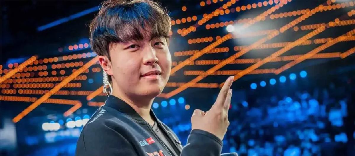 League of Legends: Kanavi uses the terms "spear" and "shield" to describe the regional styles. Is he simplifying the strategy or mocking the LPL?