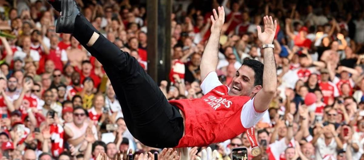 Arteta led Arsenal to lift the Premier League trophy away from home.