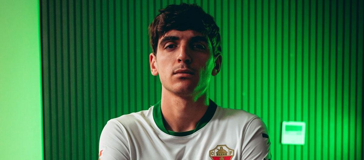 Elche permanent bought out on-loan Dinamo Zagreb Spanish midfielder Gonzalo Villar's ownership rights..