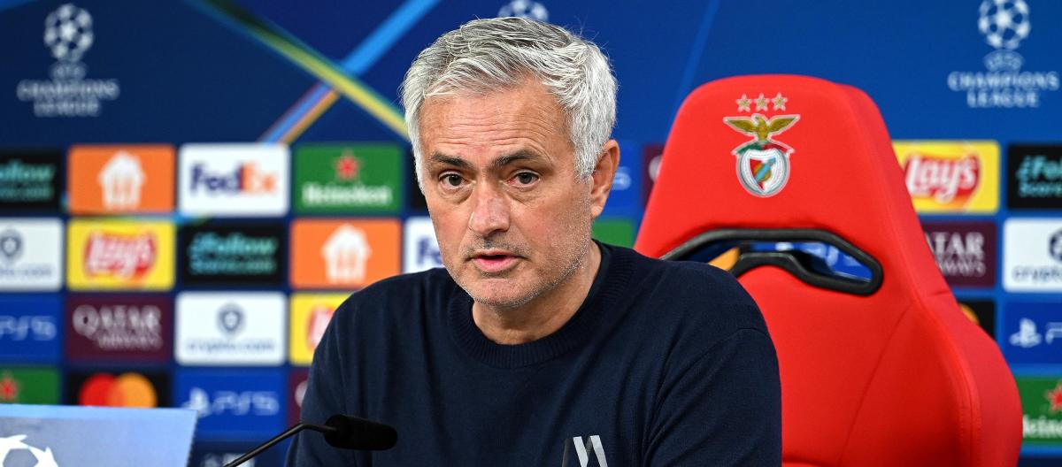 Benfica manager Jose Mourinho has officially announced his departure and will return to Real Madrid to coach.