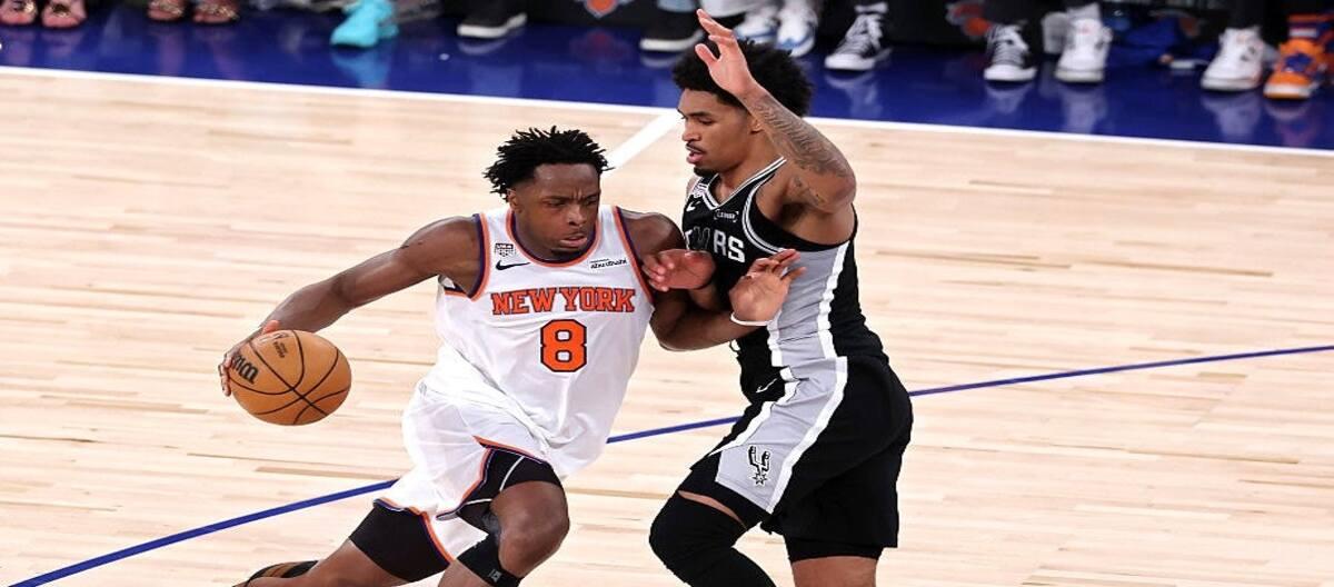 The Knicks rallied from a 29-point deficit to defeat the Spurs, with Anunoby's putback sealing the victory.