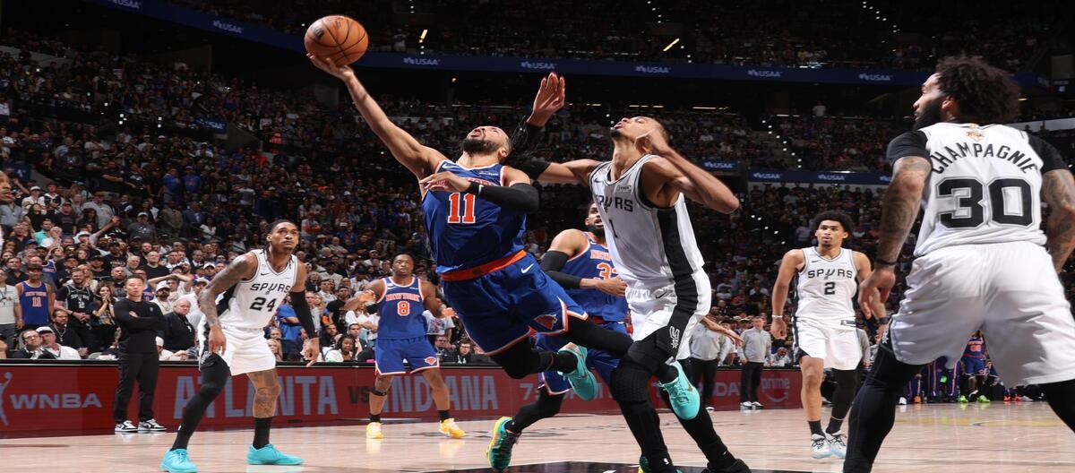 Brunson's 45 points shone throughout the game as the Knicks defeated the Spurs 94-90.