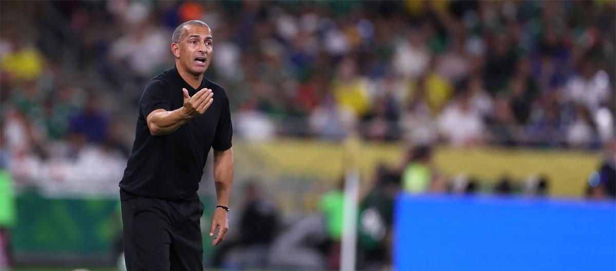 Tunisia's head coach Ramouche has been officially dismissed, while Renard will continue to lead the team in the World Cup.