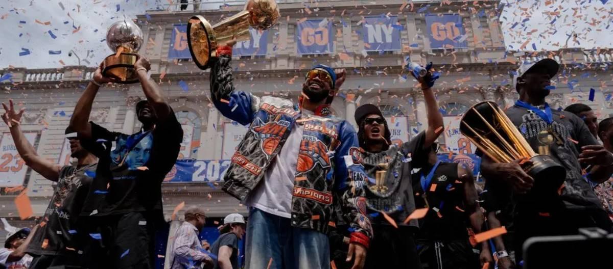 数万球迷游行庆祝尼克斯夺得NBA总冠军