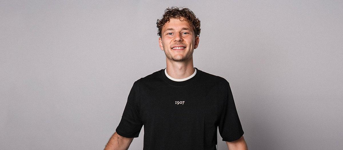Augsburg extended Stuttgart defensive midfielder Yannik Keitel's loan spell..