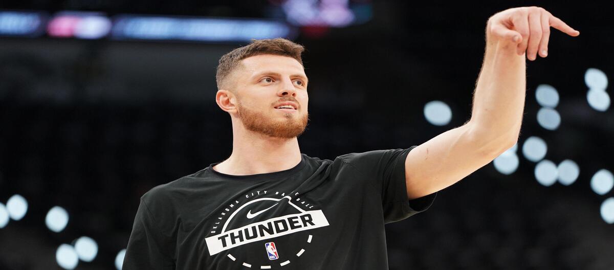 Hartenstein signs 3-year, $75 million contract extension with the Thunder.