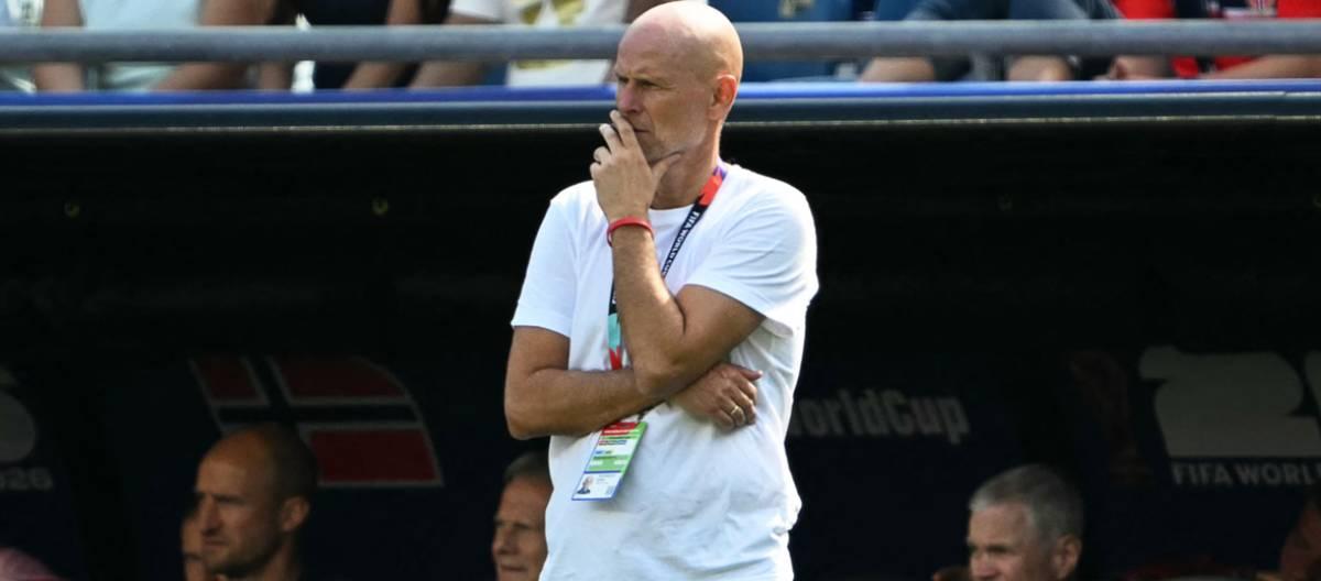 Norway's tactical change resulted in a crushing defeat, while the French coach insists that recharging and preparing for the next round is the key.