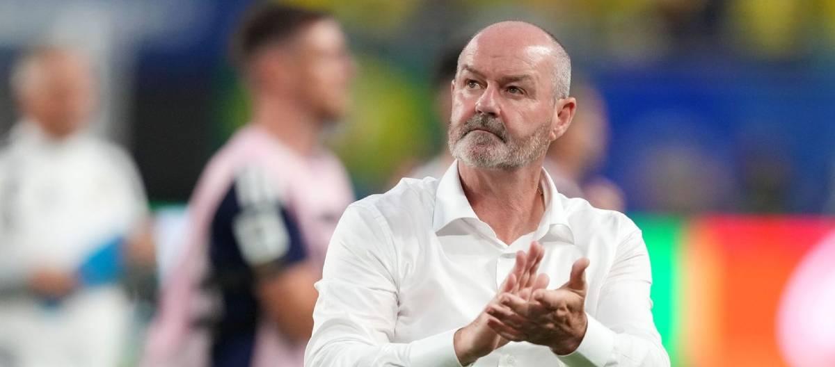 Clark announced his resignation after Scotland's elimination from the World Cup.