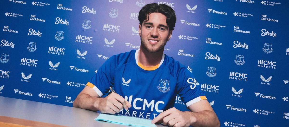 Everton have announced the signing of Hayden Hackney, who has signed a five-year contract.