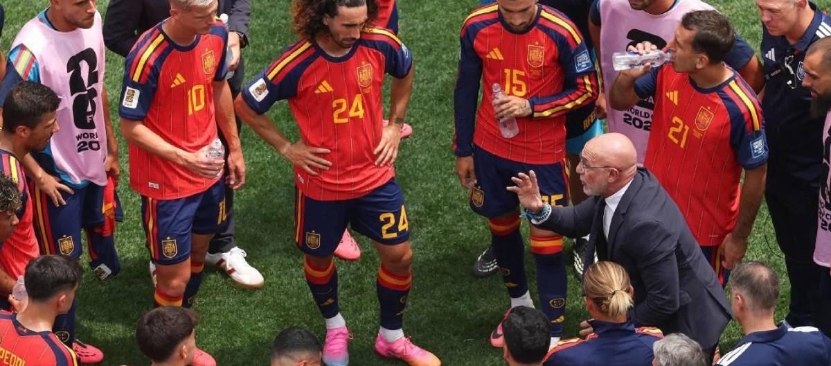 Spain's 3-0 victory leaves coach De la Fuente clear-headed.