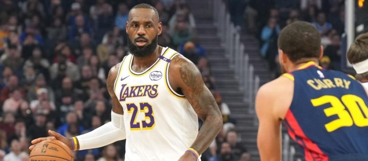 Carmelo Anthony hopes LeBron James can play alongside Stephen Curry.
