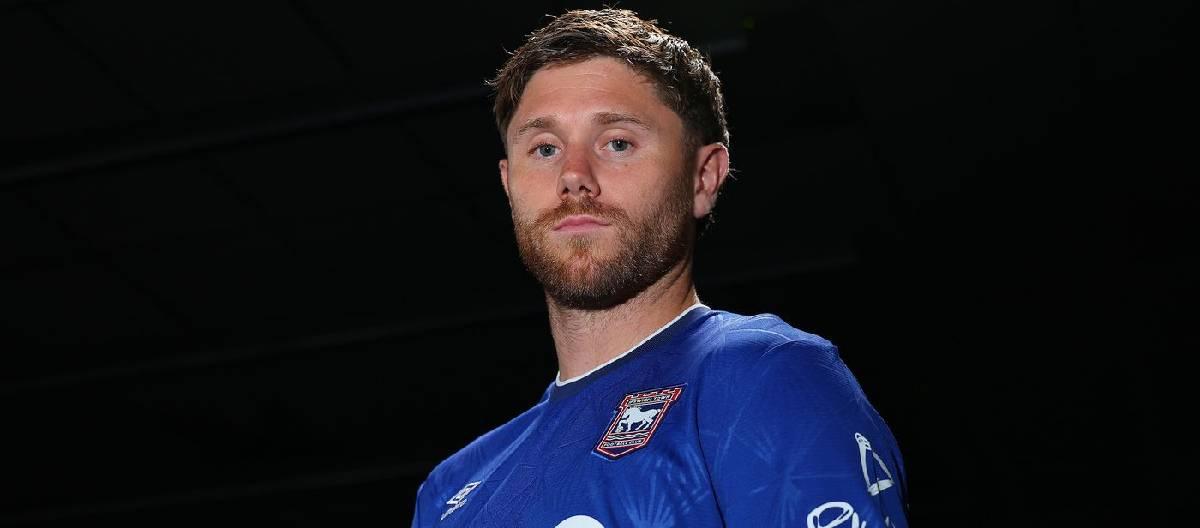 Ipswich announced a one-year contract extension with Wes Burns.
