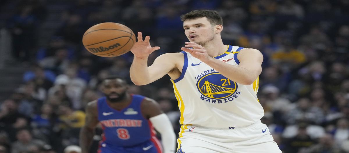 The Grizzlies' 3-year, $30 million pursuit of Poston leaves the Warriors facing a decision regarding his future.