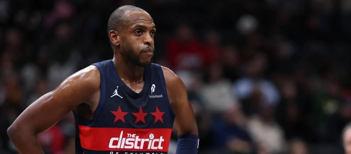 Chris Middleton, a key player in the championship victory, returns to the Wizards on a three-year contract.