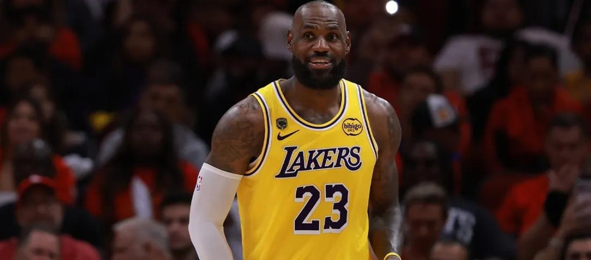 Charles Barkley believes that LeBron James doesn't need to blindly pursue the achievements of legendary figures.