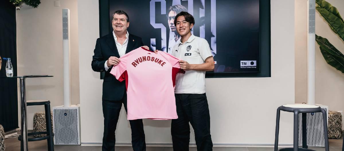 Ryunosuke Sato: Valencia is a club with a long history, and I'm very happy to be a part of it.