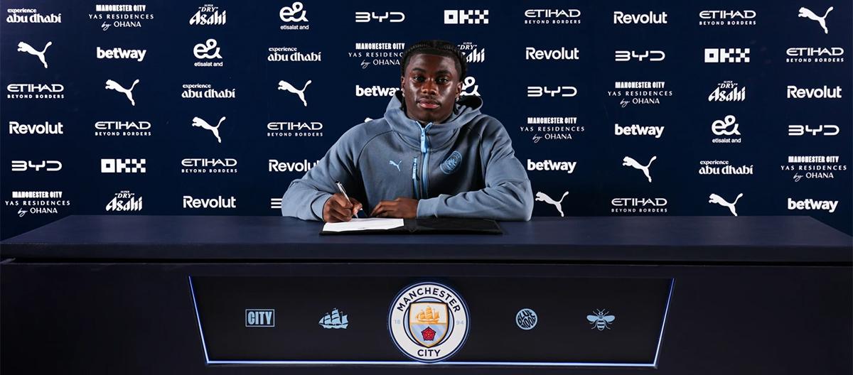 Manchester City have officially announced the signing of Leicester City's rising star Jeremy Munga on a five-year contract.