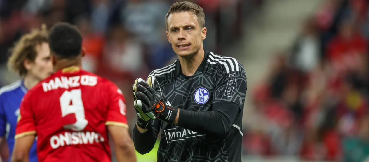 Mainz have confirmed the signing of Alexander Schwolow, further strengthening the team's goalkeeping position.