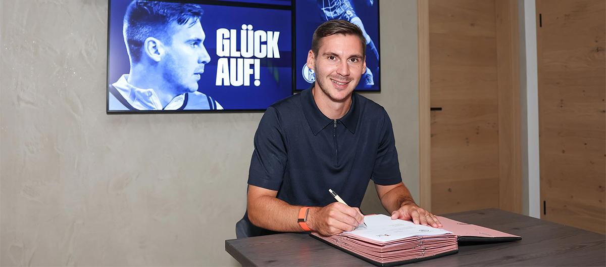 Leeds United centre-back Wober joins Schalke on a free transfer, signing a contract until June 2027.