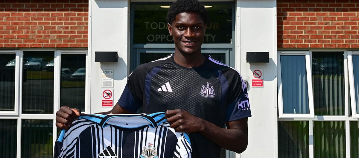 Young Levante forward Afner Cá officially joins Newcastle United on a free transfer..