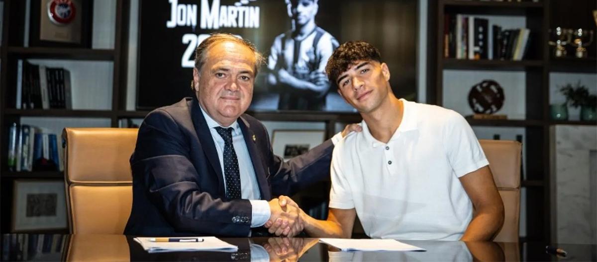 Official: Real Sociedad extends contract with academy centre-back Jon Martin until June 2032.