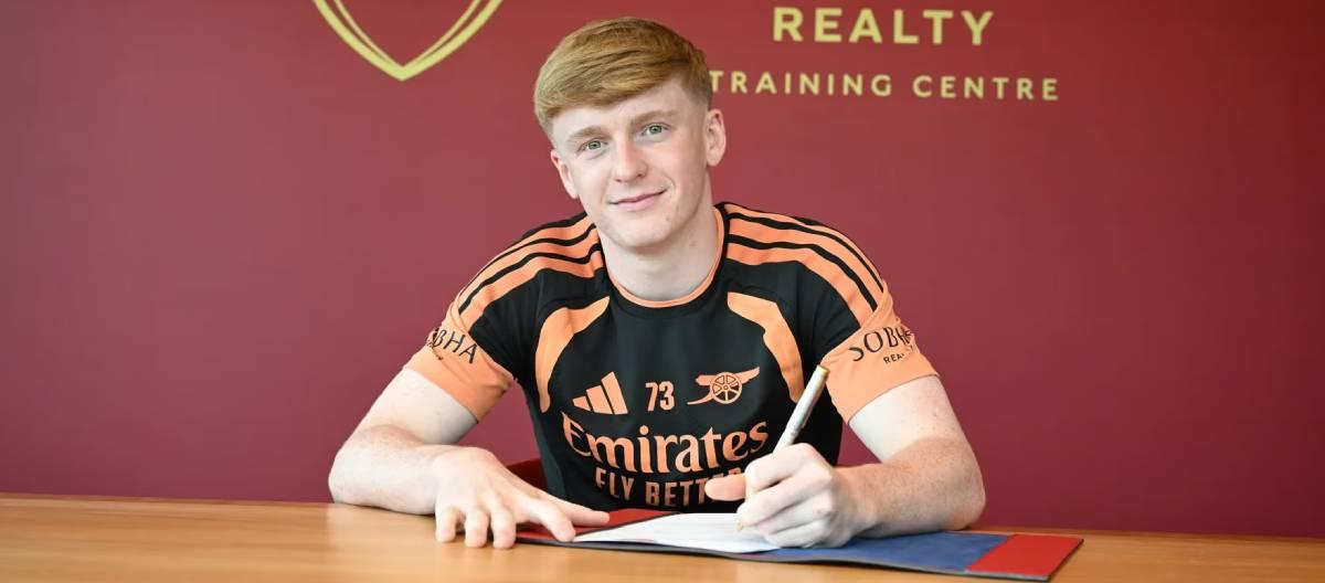Arsenal youngster Kalan Hamill signs his first professional contract extension.