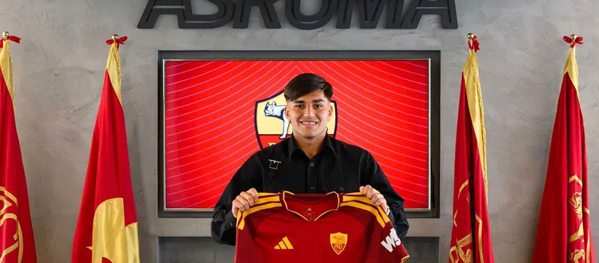 Roma officially announce the signing of Bologna's Argentina U21s international forward wonderkid Santiago Castro..