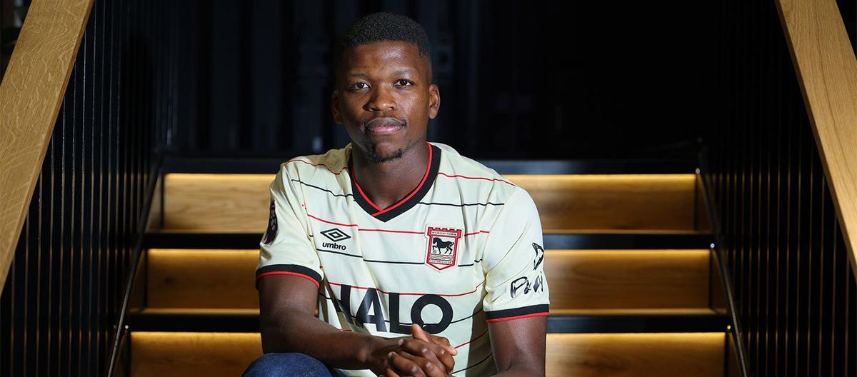 Ipswich Town have officially announced the signing of Burnley midfielder Florentino Pérez on a five-year contract.