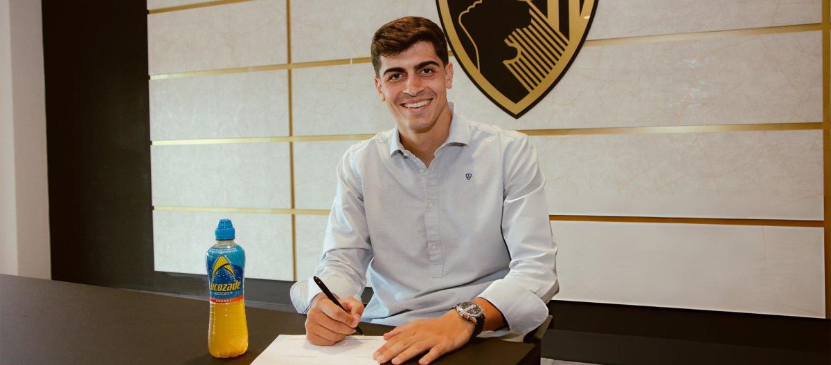 Sevilla right-back Juanlu Sanchez has officially joined Bournemouth for a transfer fee of up to €13 million.