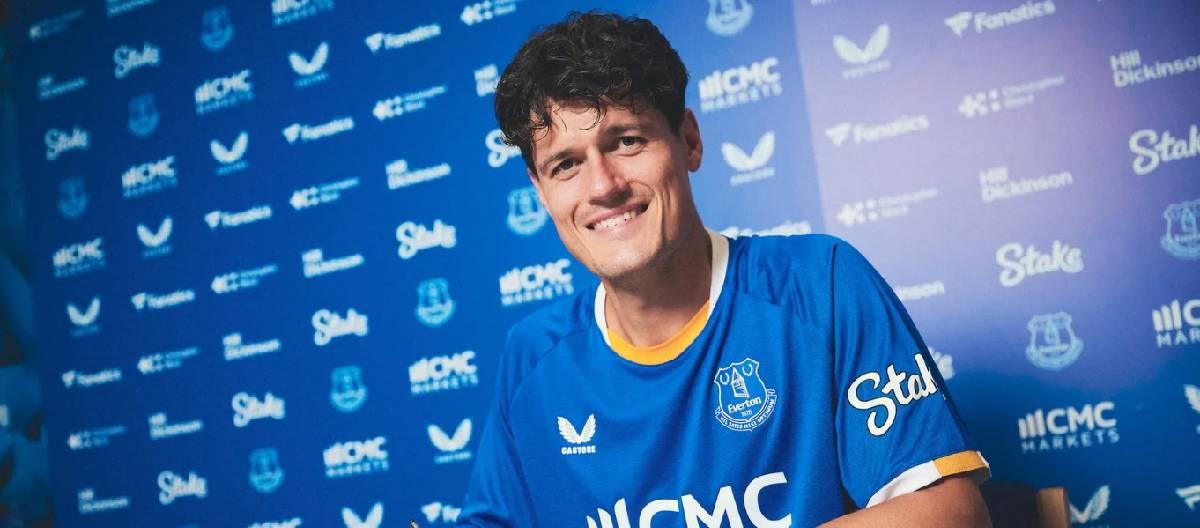 Christian Nergou joins Everton, signing a contract until 2028.