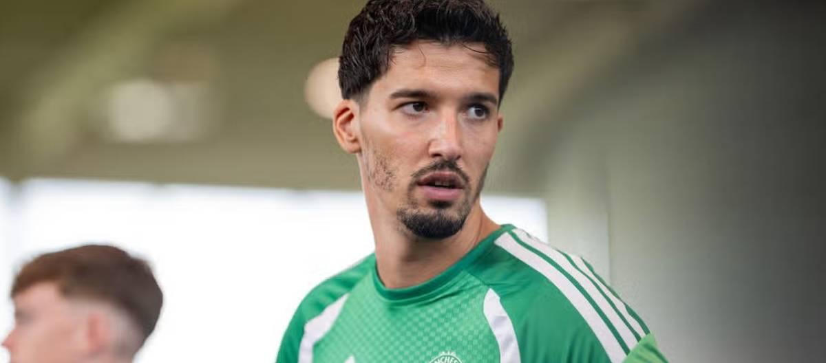 Manchester United goalkeeper Baindir joins Celta Vigo on loan in La Liga.