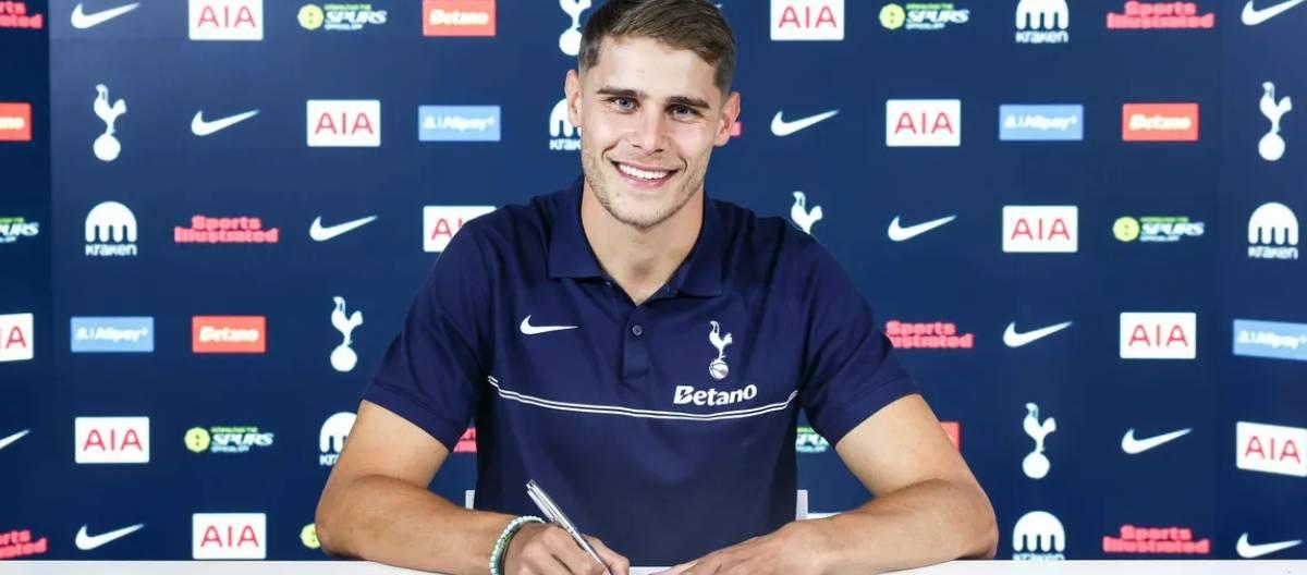 Center-back Mitch van der Fern has signed a new contract with Tottenham Hotspur.