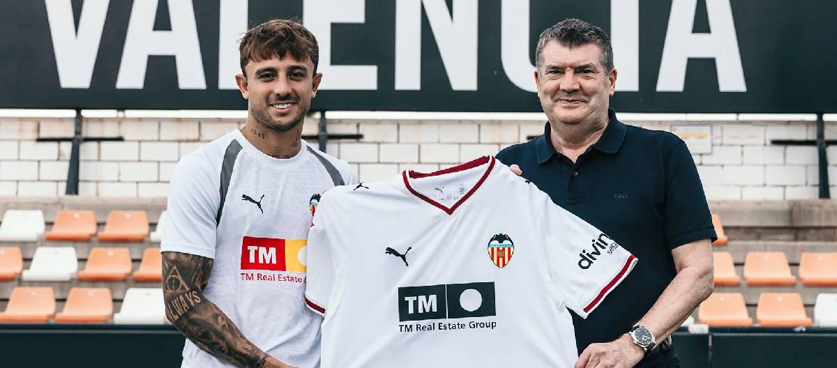 Pablo Maffeo has joined Valencia on a two-year loan.