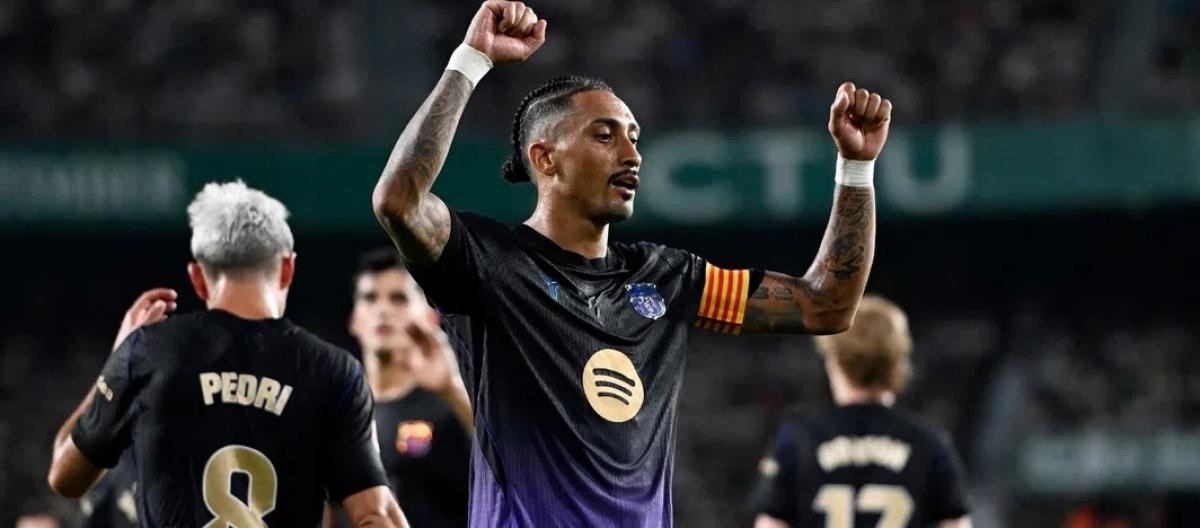 西甲联赛——拉菲尼亚梅开二度　巴塞罗那5比0完胜埃尔切