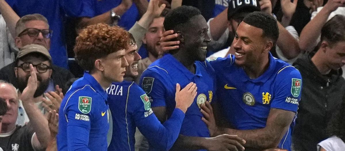 English League Cup – Welbeck scores as Chelsea beat Luton Town 2-0