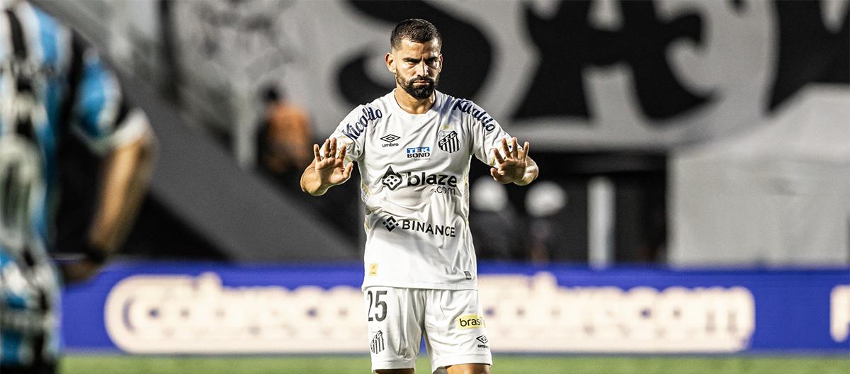 Venezuelan football star Rincón has announced his retirement; he won the Serie A title with Juventus.