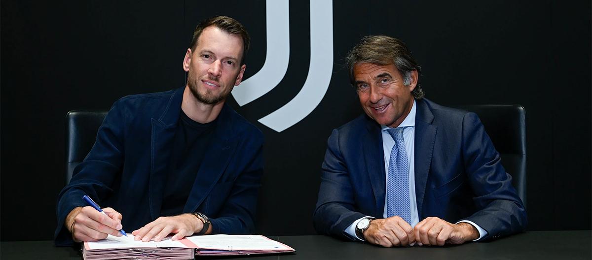 Brazilian goalkeeper Neto has confirmed his return to Juventus and will wear the number 33 jersey.