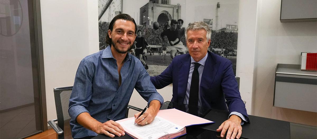 Former Inter Milan right-back Matteo Darmian has joined Bologna on a free transfer and will wear the number 36 jersey.