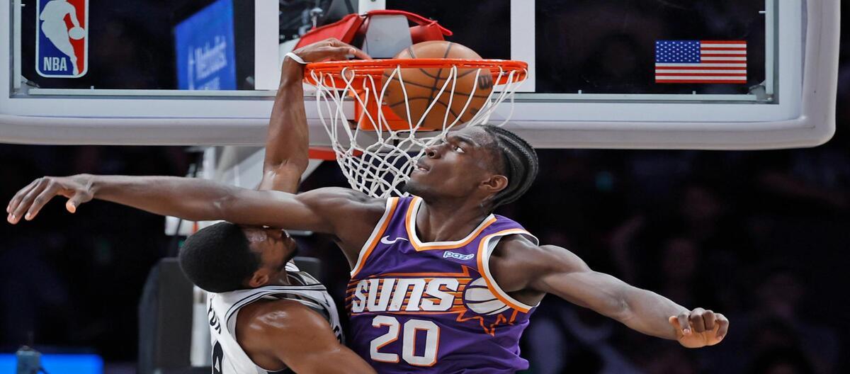 With 19 points from Wahlban and 18 from Castle, the Spurs defeated the Suns 123-103.