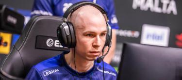 CS2：EliGE快问快答环节爆s1mple是心态最容易爆炸的选手。