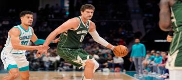Big Luo's steady offense can't hide the defensive disadvantage. The Bucks are behind the Nuggets at halftime